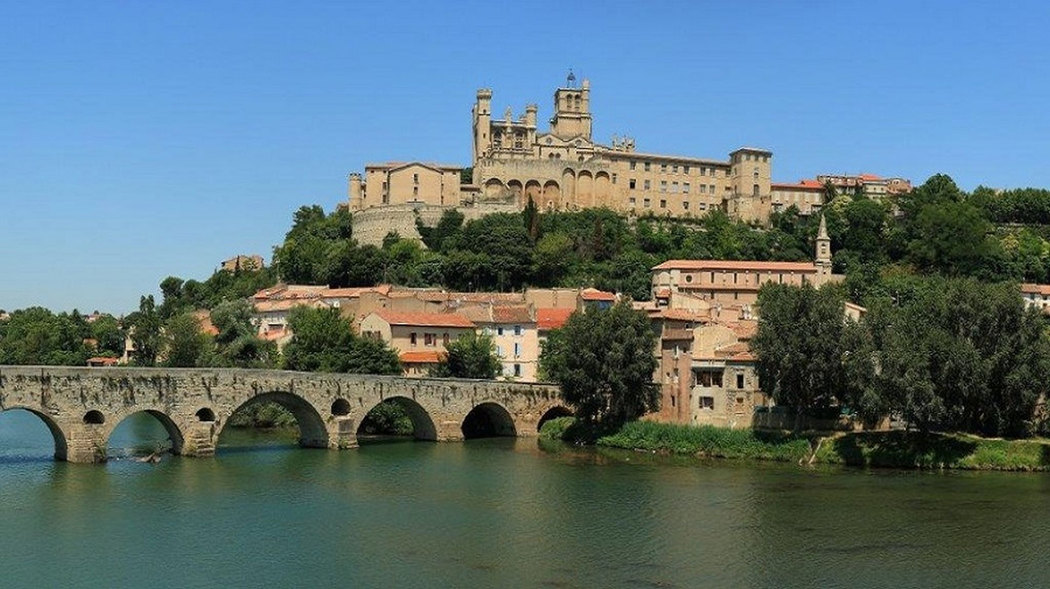 CathedraleEtVieuxPontBeziers.jpg